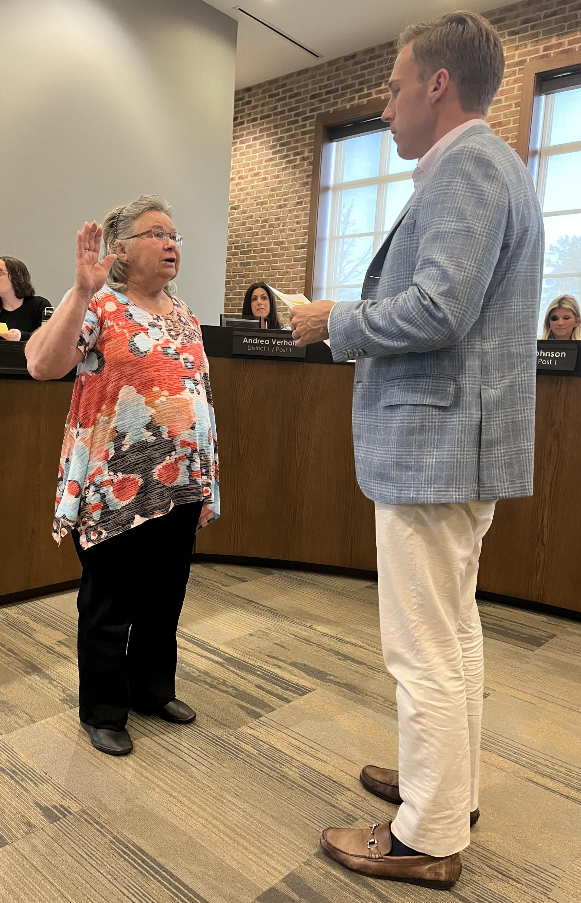 Francia Lindon swearing in Mayor