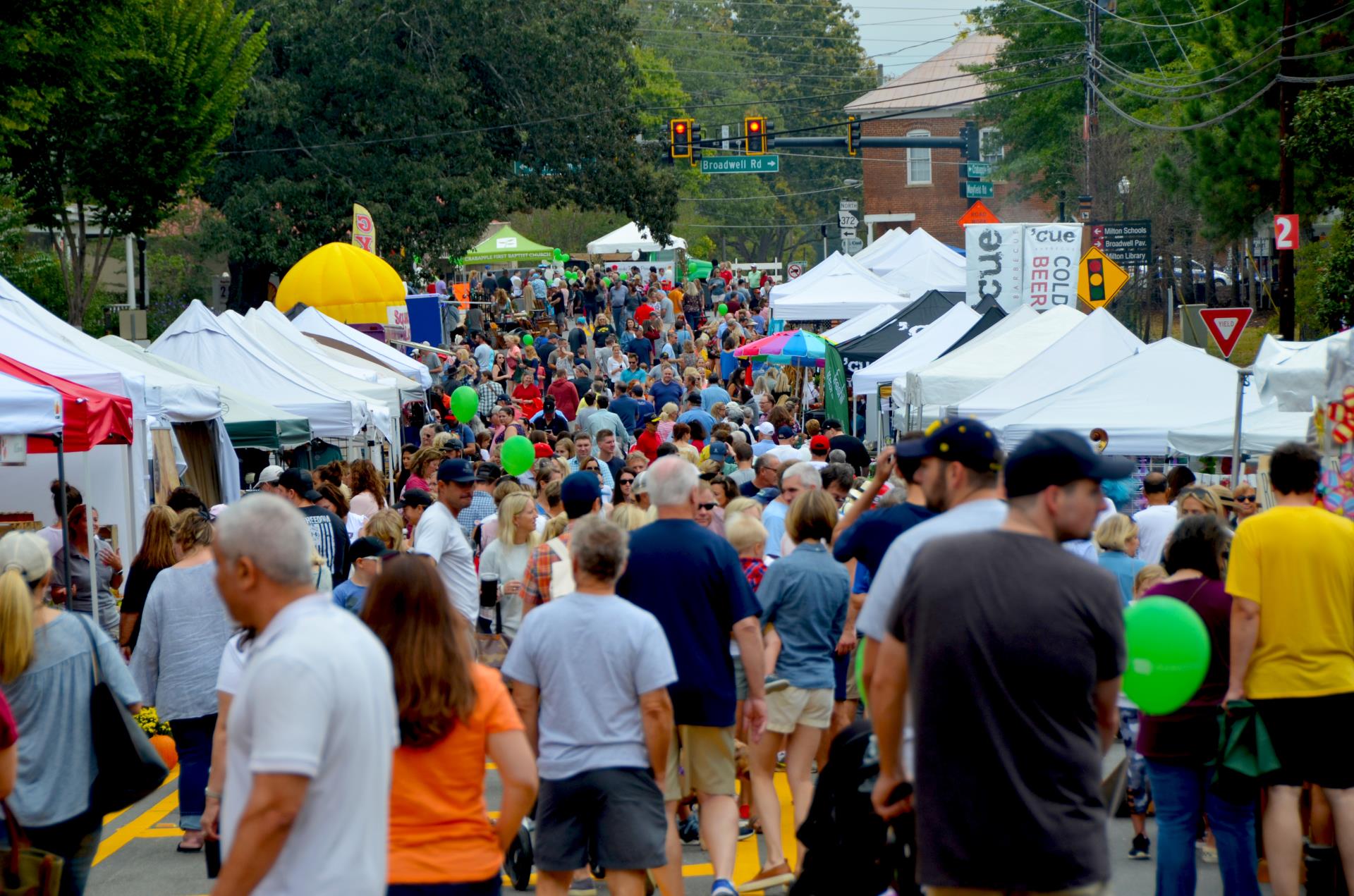 Crabapple Fest 2019_crowd